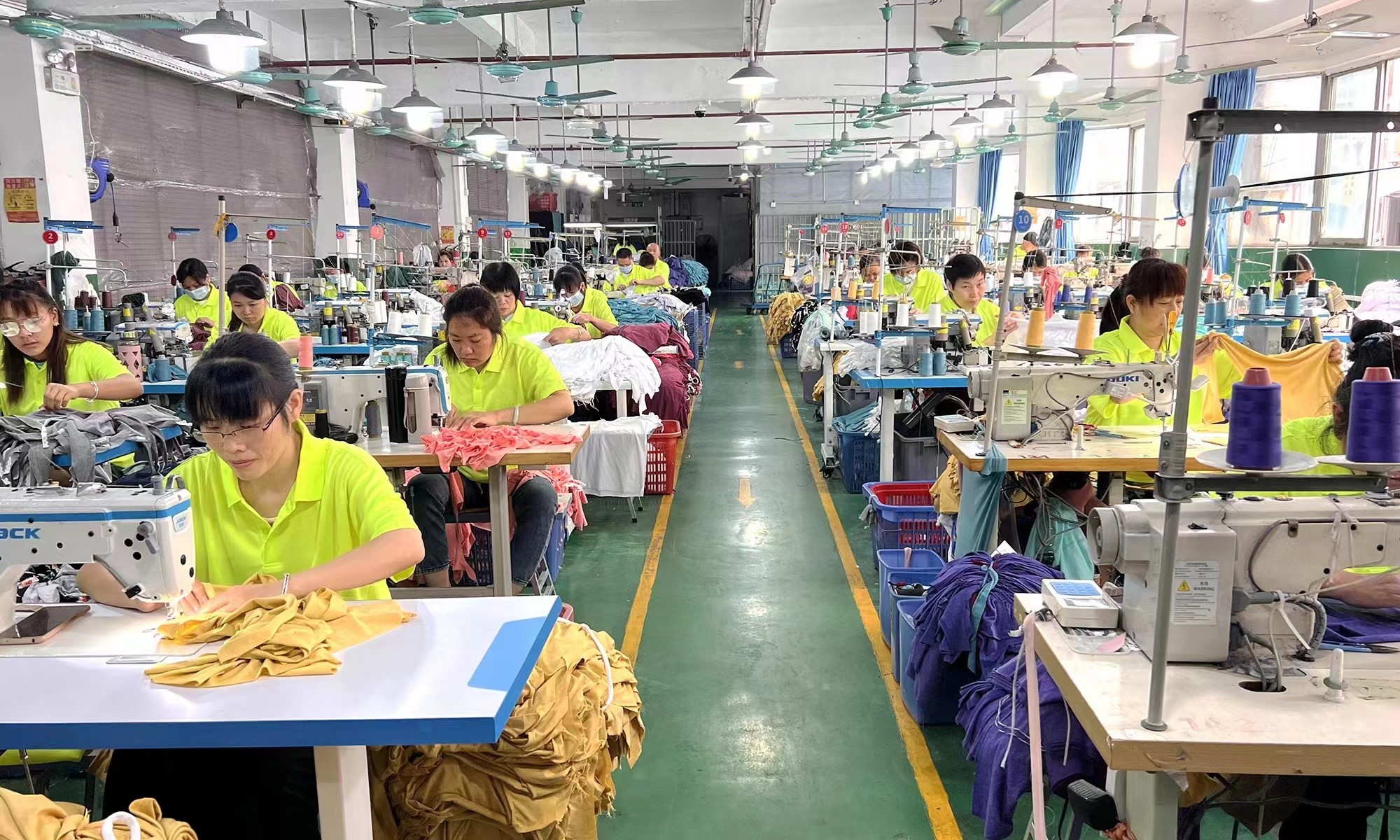 Guangzhou Vinas clothing technology Co., LTD ligne de production en usine