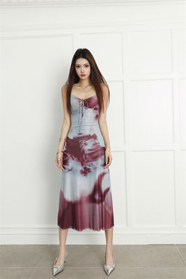 Une robe sexy avec une écharpe, une chemise mince, une robe sexy, une robe longue sans bretelles.