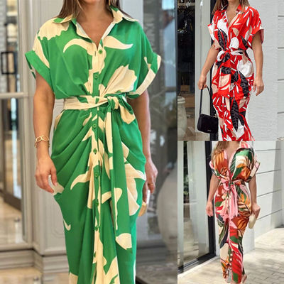 Avec une manche courte, imprimé sur des fleurs, une robe de mode, une robe confortable, décontractée, sexy, mince.