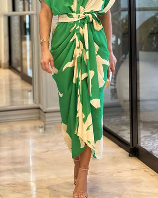 Avec une manche courte, imprimé sur des fleurs, une robe de mode, une robe confortable, décontractée, sexy, mince.