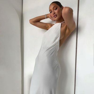 Mode Halter Collier Robe mince sexy Halter Robe sans dos Robe de taille moyenne