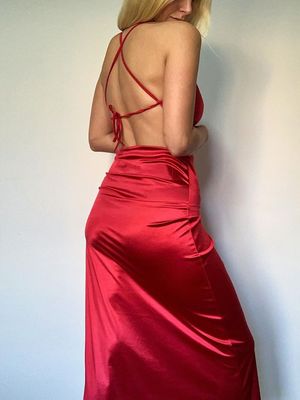 La mode vend chaud couleur solide col suspendu col sans dos ceinture mince enveloppement jupe sexy robe divisée