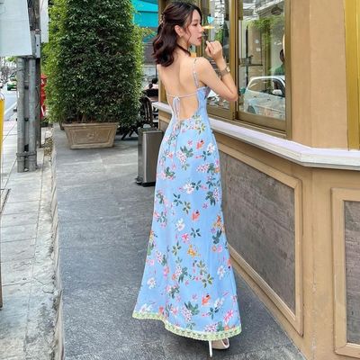 Une nouvelle mode d'été, une robe sexy sans dos, en dentelle.