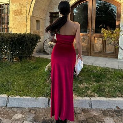 Une nouvelle mode sexy, une robe de couleur solide.