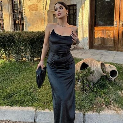 Une nouvelle mode sexy, une robe de couleur solide.