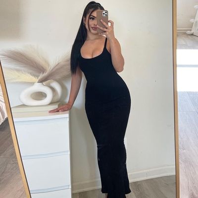 Printemps été nouvelle mode sexy sans dos mince couleur solide Halter robe peut être personnalisée dans n'importe quelle couleur