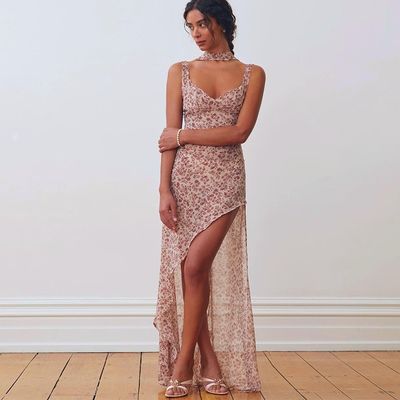 Une nouvelle chemise à manches féminine, florale, sexy, sans dos, avec des lacets.
