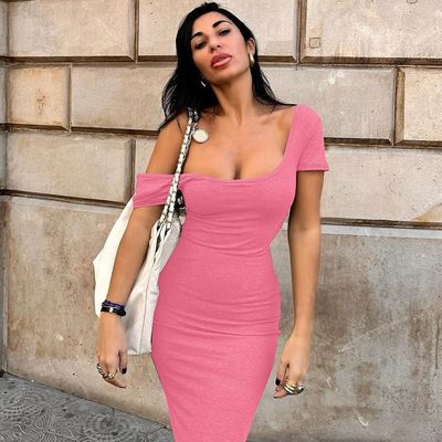 Une nouvelle mode à la mode, une chemise à manches courtes.