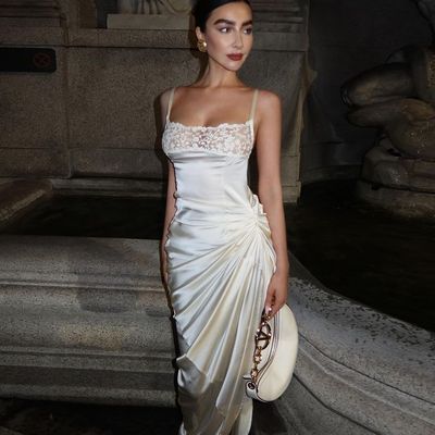 Europe et États-Unis nouvelle robe de satin française sexy dentelle enveloppement de poitrine exposé vestige anticlinal slip