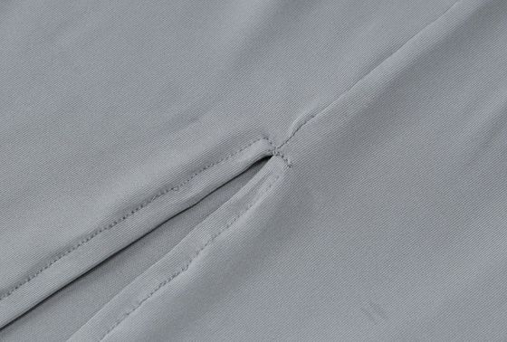 Une nouvelle mode d'été, une robe sexy sans dos, mince, à bretelles.