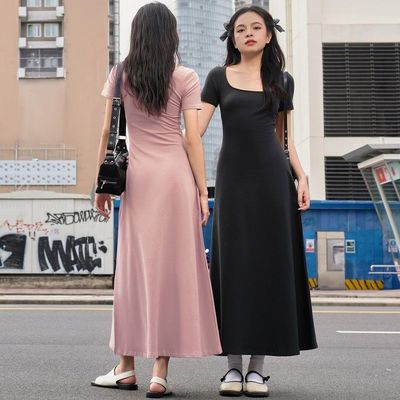 Photo de la rue de la mode Slim Couleur solide U - cou Robe à manches courtes