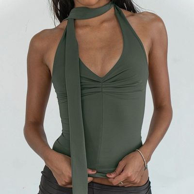 L'été, une nouvelle couleur solide, une ceinture à collier en V, un gilet de taille réduite.