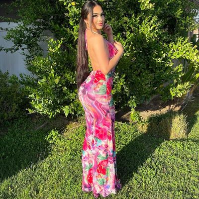 Une nouvelle jupe sexy en dentelle, une jupe de mode, une robe imprimée.