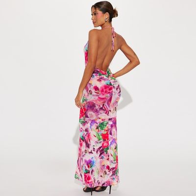 Une nouvelle jupe sexy en dentelle, une jupe de mode, une robe imprimée.