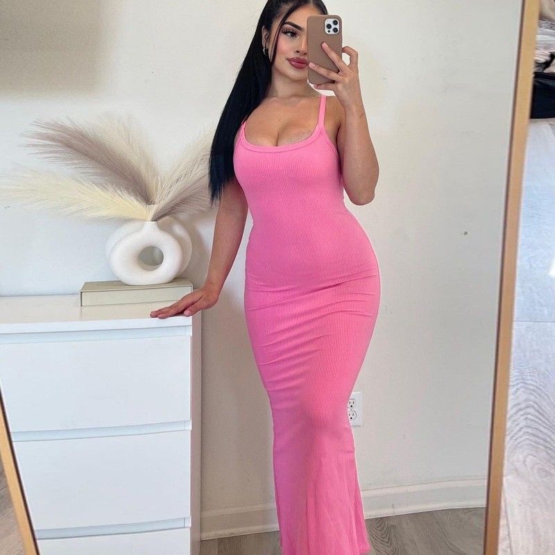 Printemps été nouvelle mode sexy sans dos mince couleur solide Halter robe peut être personnalisée dans n'importe quelle couleur