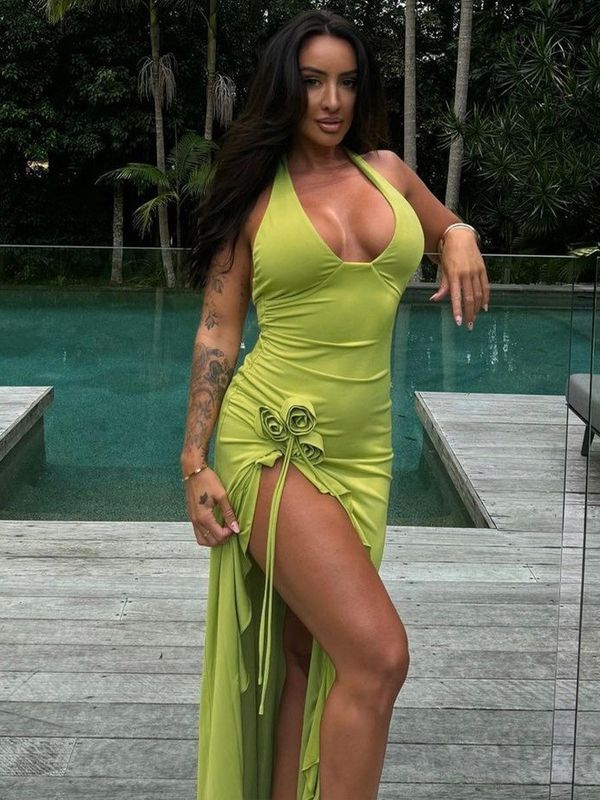 Une nouvelle mode de printemps et d'été sexy couleur solide mince taille haute V-col Halter robe femme