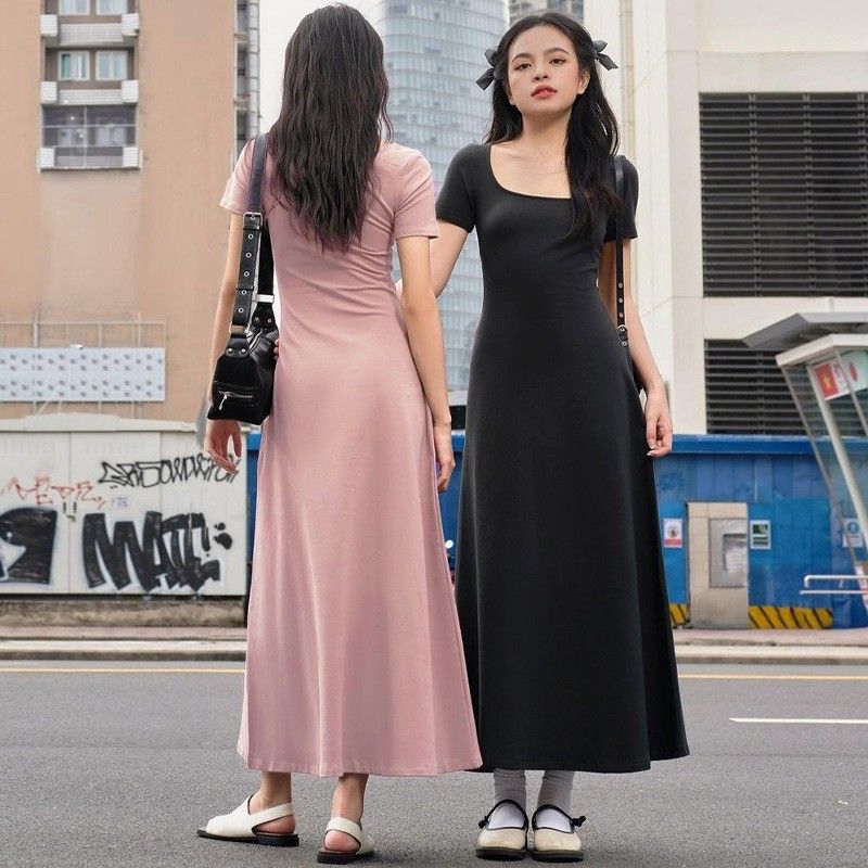 Photo de la rue de la mode Slim Couleur solide U - cou Robe à manches courtes